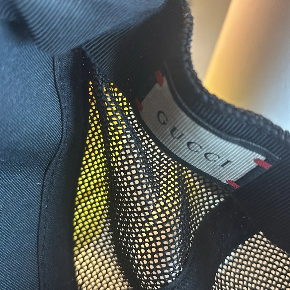 Gucci Black Leather Logo Baseball Cap with Red & Green Stripe - Picture 4 of 7